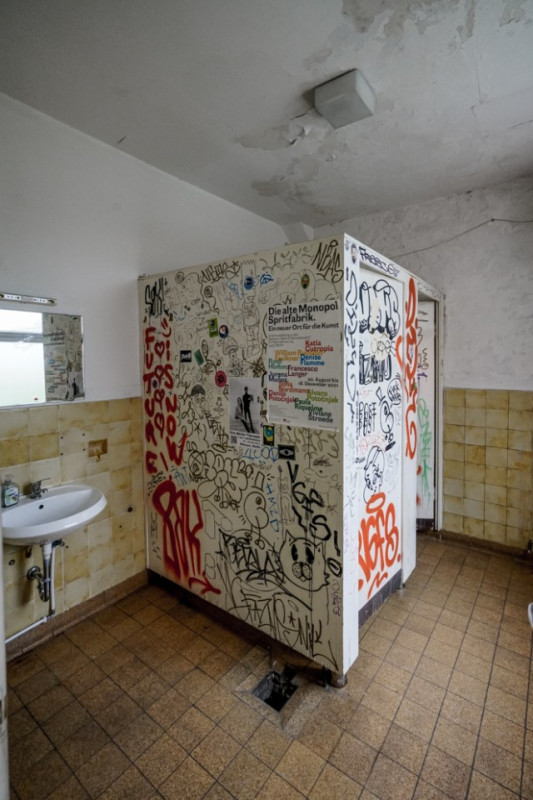 plush74 berlin warehouse industrial gallery art location film photo event scout 7