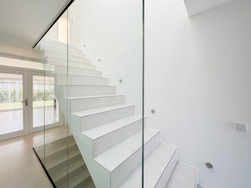 plush74 sauberes weißes Haus 1