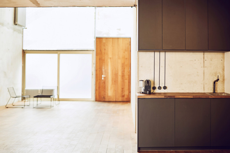 plush74 concrete warmth studio 8