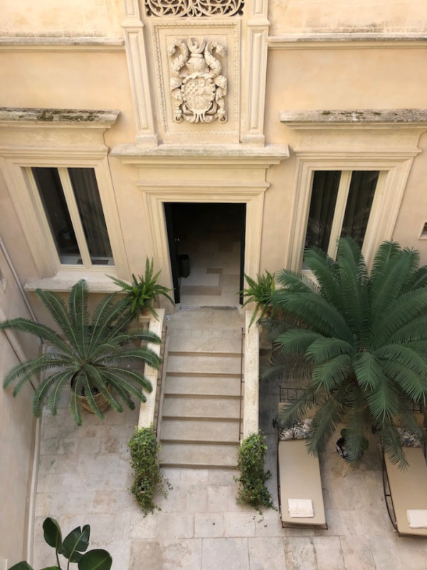 plush74 italy apulia location rent shoot film photo historic palazzo pool courtyard 16