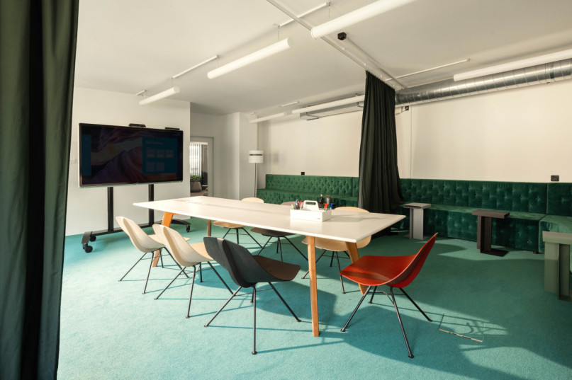 plush74 modern and flexible workspace 15