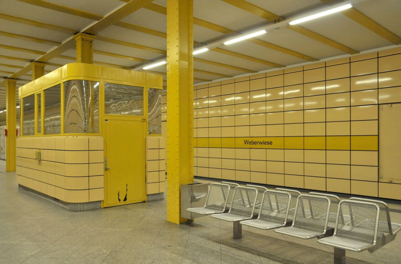 plush74 photo film event location germany berlin subway bhf weberwiese 5