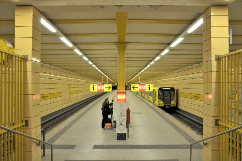 plush74 photo film event location germany berlin subway bhf weberwiese 9