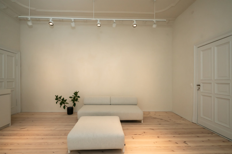 pluche74 scandinavisch appartement loft berlijn locatie verhuur scouting bureau helder wit event20