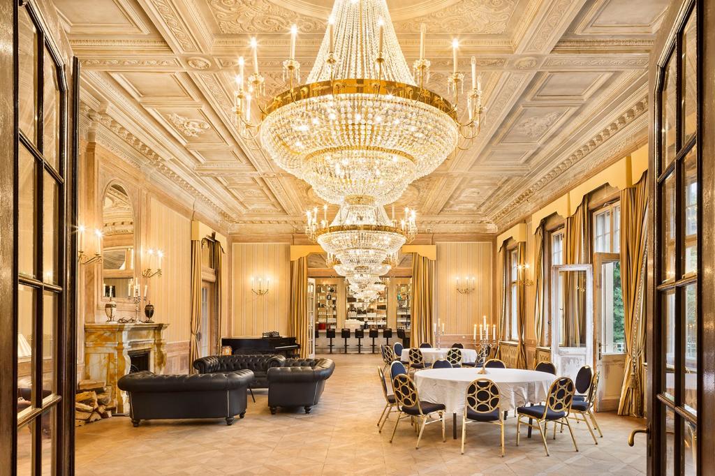 PLUSH74EVENTLOCATIONBERLINFILMCASTLE