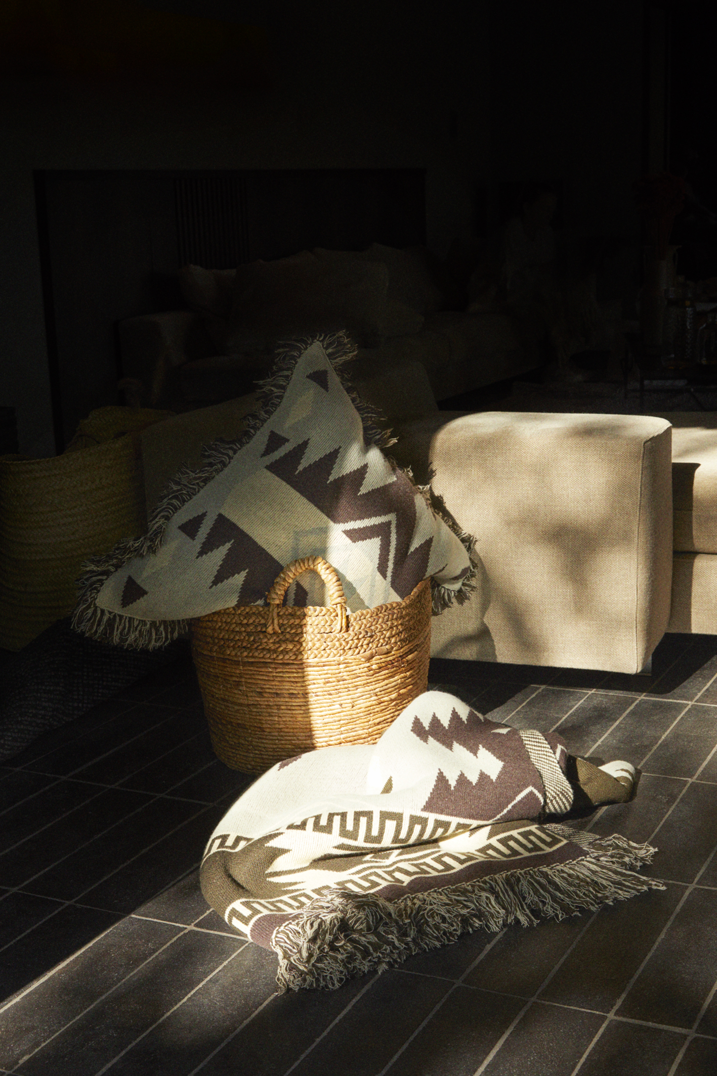 Plush74 localización mytheresa myt homeedit italia vintage retro limpio madera muebles campaña sesión fotográfica scouting11