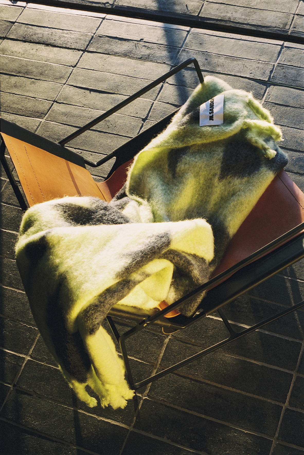 Plush74 localización mytheresa myt homeedit italia vintage retro limpio madera muebles campaña sesión fotográfica scouting8