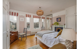 QUAINT VICTORIAN TOWNHOUSE