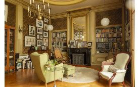 CASA CLASSICA SUL CANALE AD AMSTERDAM