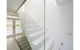 SAUBERES WEISSES HAUS