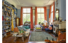 COLOURFUL FAMILY HOME HEELSUM