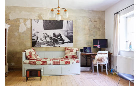 VINTAGE COUNTRY MANOR UCKERMARK