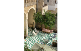 GREEN TILED PUGLIA PALAZZO