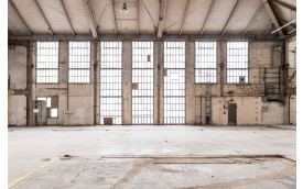 WHITE INDUSTRIAL WAREHOUSE BERLIN