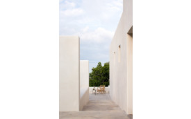 WHITE COUNTRYSIDE VILLA