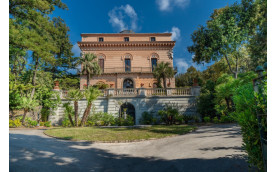 GARDEN VILLA NAPLES
