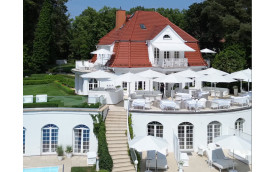 LUXURIOUS LAKE VIEW VILLA