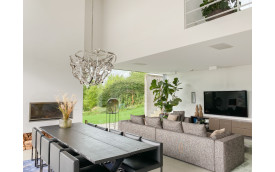 CASA MODERNA EN UNA COLINA