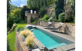 MODERN SINGLE FAMILY HOUSE WITH POOL