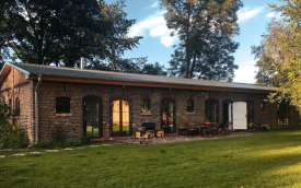 RUSTIC COUNTRY HOUSE