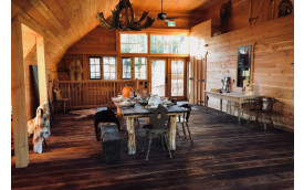 Sereno refugio frente al lago en Canadá