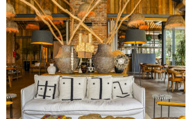 ELEGANT & COZY LOUNGE