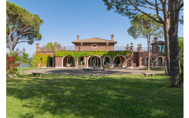 GOUDEN VILLA AAN HET MEER BIJ ROME