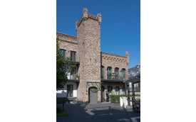 UNIQUE LITTLE CASTLE