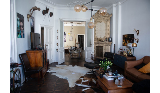 berlinlocationplush745jpeg3