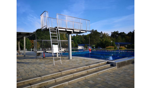 berlinlocationplush745jpeg9