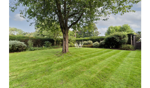 gch front walled garden