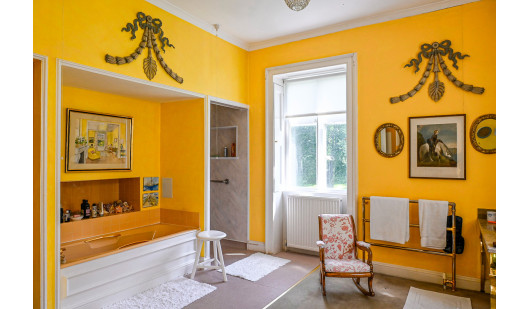 gg master bathroom tub