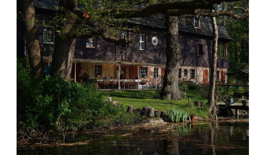 plus74 location villa am see countryside germany film photo1