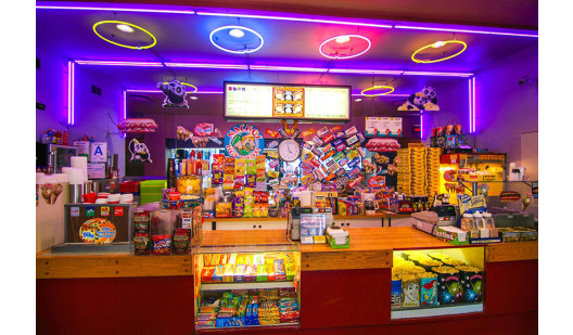 plus74 retro cinema usa california location4