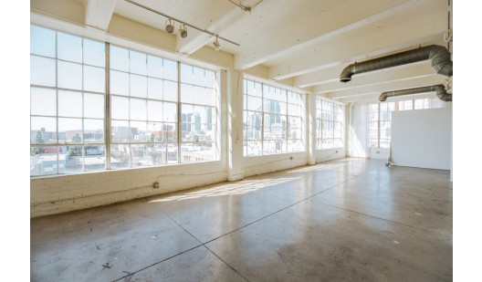 plus74 rose petal skyline loft la location1