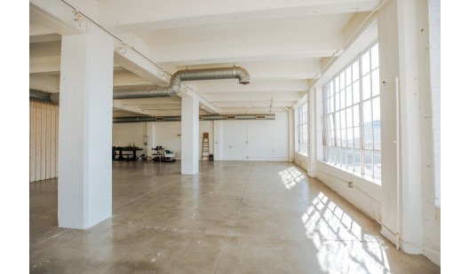 plus74 rose petal skyline loft la location2