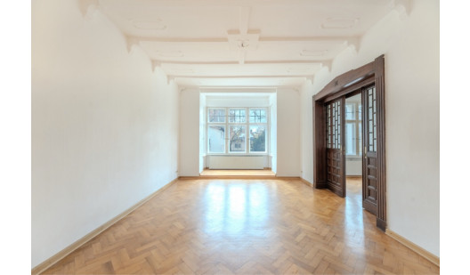 plush 74 bright and spacious berlin altbau 98701 2