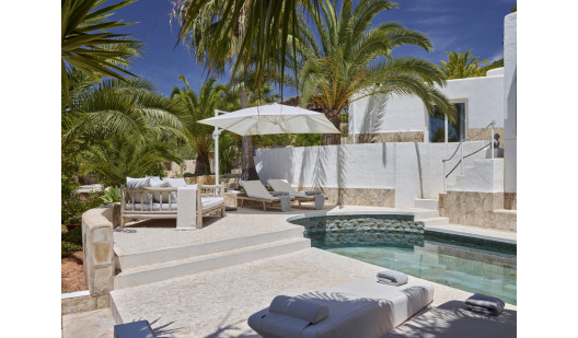 plush 74 casa media luna ibiza 91322 2