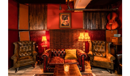 plush74 1920s roaring hideaway 24