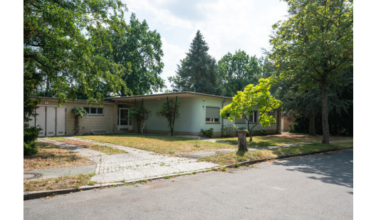 plush74 berlin location rental film scout photo village american style2