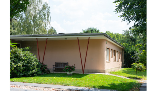 plush74 berlin location rental film scout photo village american style27