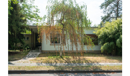 plush74 berlin location rental film scout photo village american style6