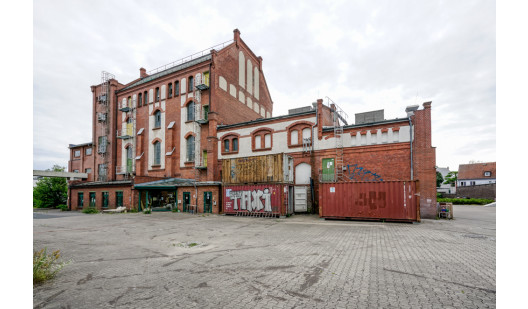 plush74 berlin warehouse industrial gallery art location film photo event scout 6