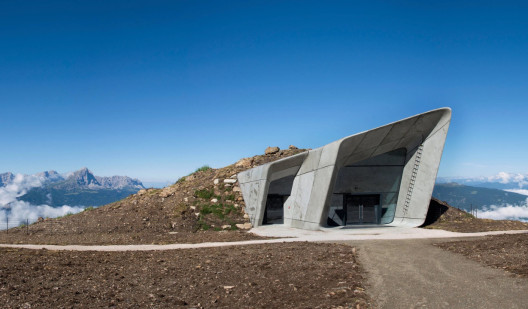 peluche74 bellezza alpina brutalista 6