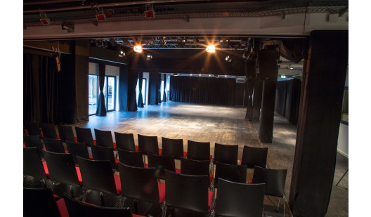 plush74 central theater kreuzberg 8