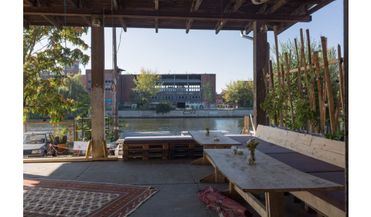 plush74 charming industrial terrace with water dock 11 (1)