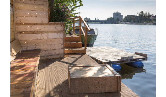 plush74 charming industrial terrace with water dock 7 (1)