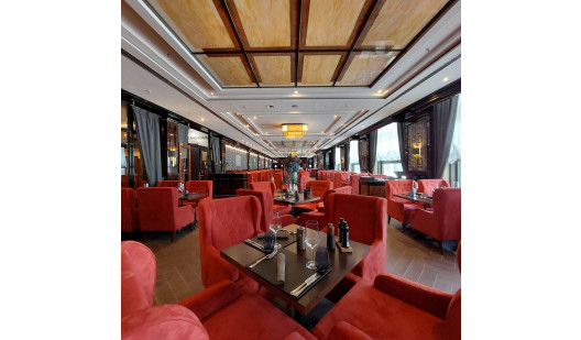 plush74 classsic red velevet restaurant berlin 1