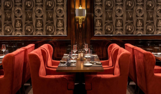 plush74 classsic red velevet restaurant berlin 5