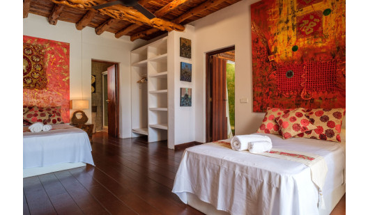 plush74 colourful charm villa 3